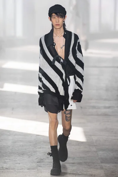 Look 15